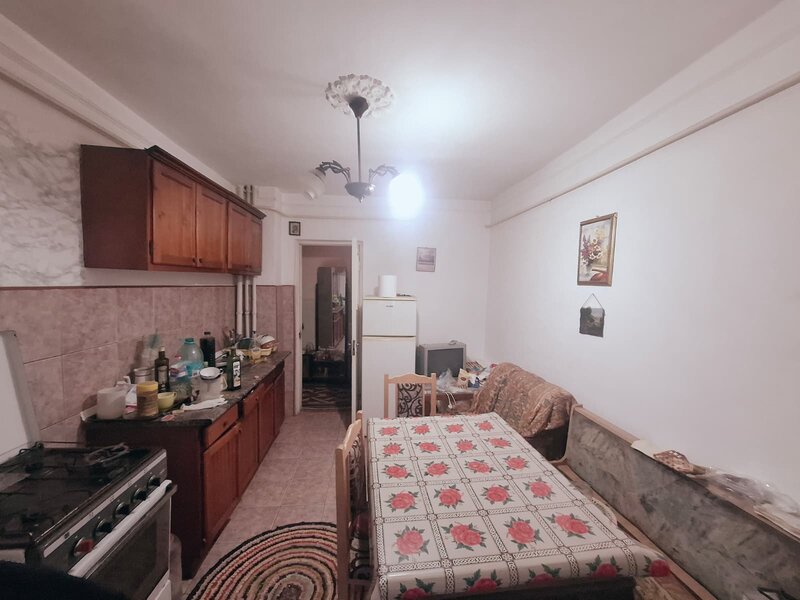 Targu Frumos, Iasi, vand apartament cu 3 camere renovat mobil