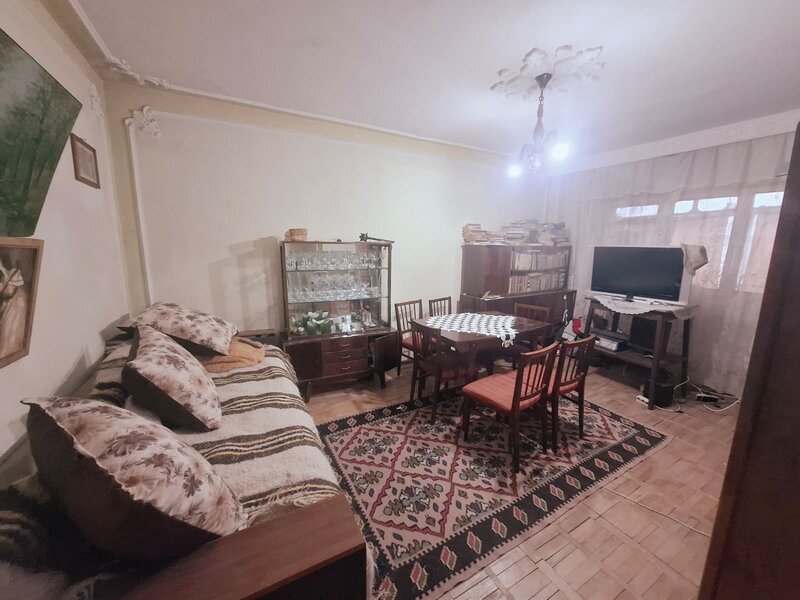 Targu Frumos, Iasi, vand apartament cu 3 camere renovat mobil